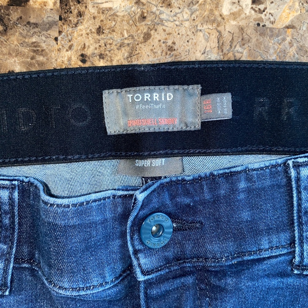Euc Torrid Bombshell Skinny Jean - image 4